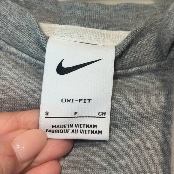 Men’s Nike Standard Issue Gray Hoodie - Picture 5 of 5